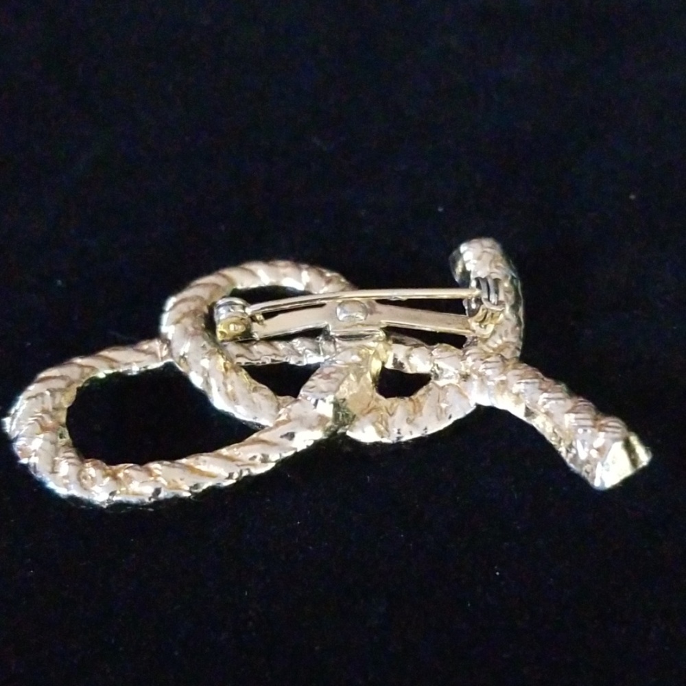 Vintage Mid Century Goldtone Rope Design Pretzel Bow Brooch Pin - Picture 8 of 10